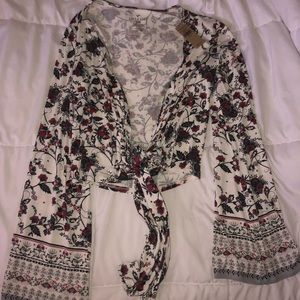 American Eagle Flowy Shirt